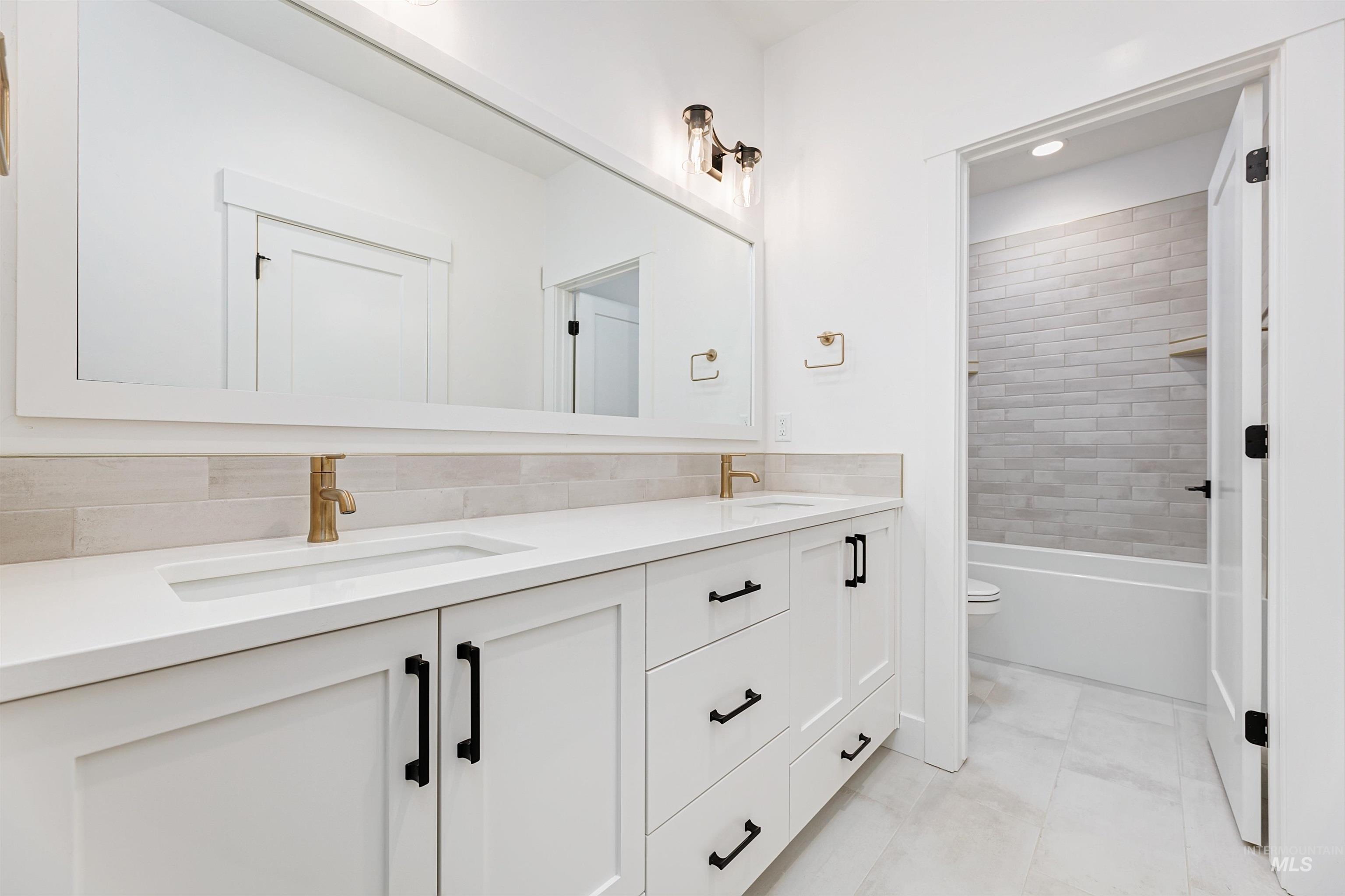 125 S Eagles Roost Way