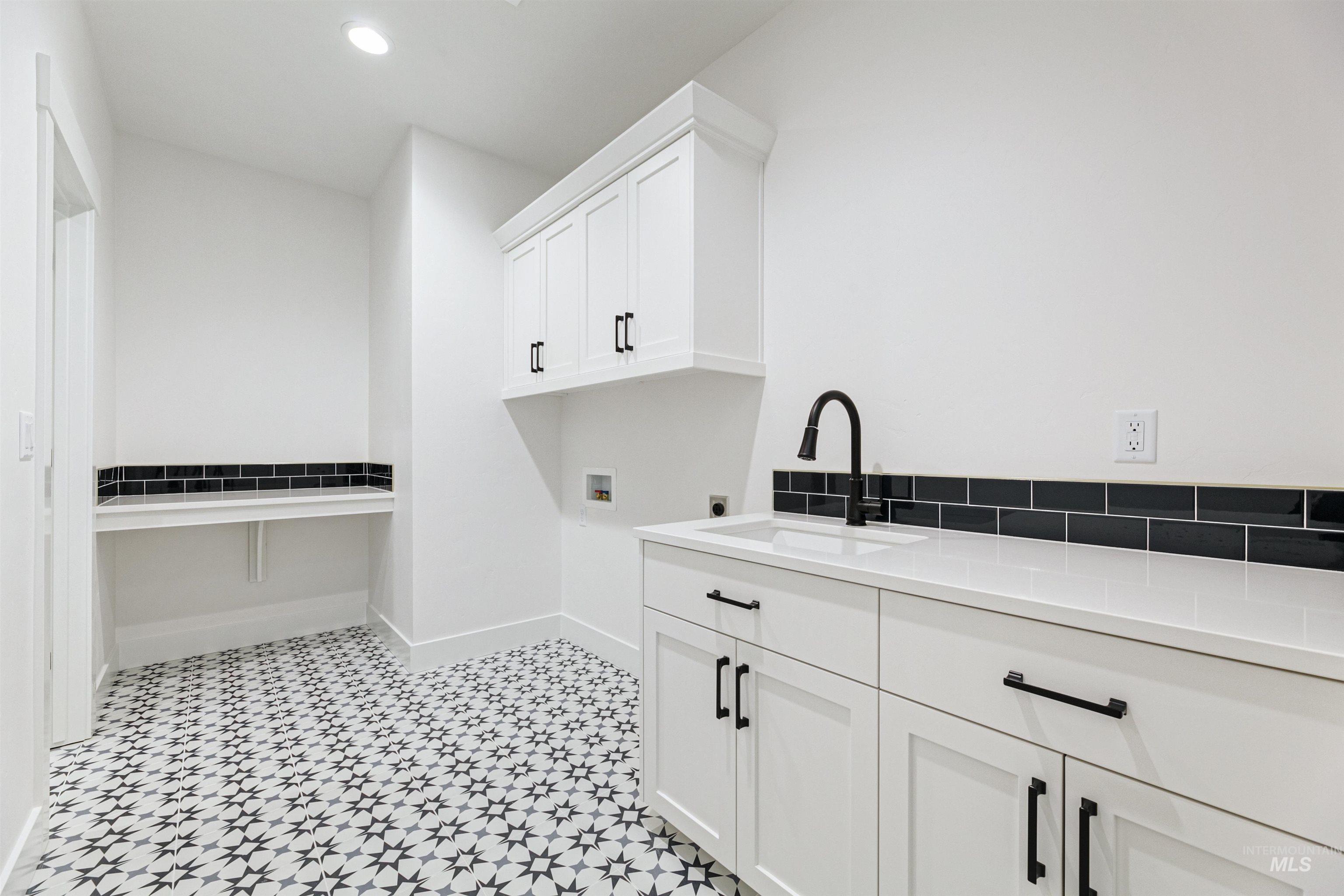 125 S Eagles Roost Way