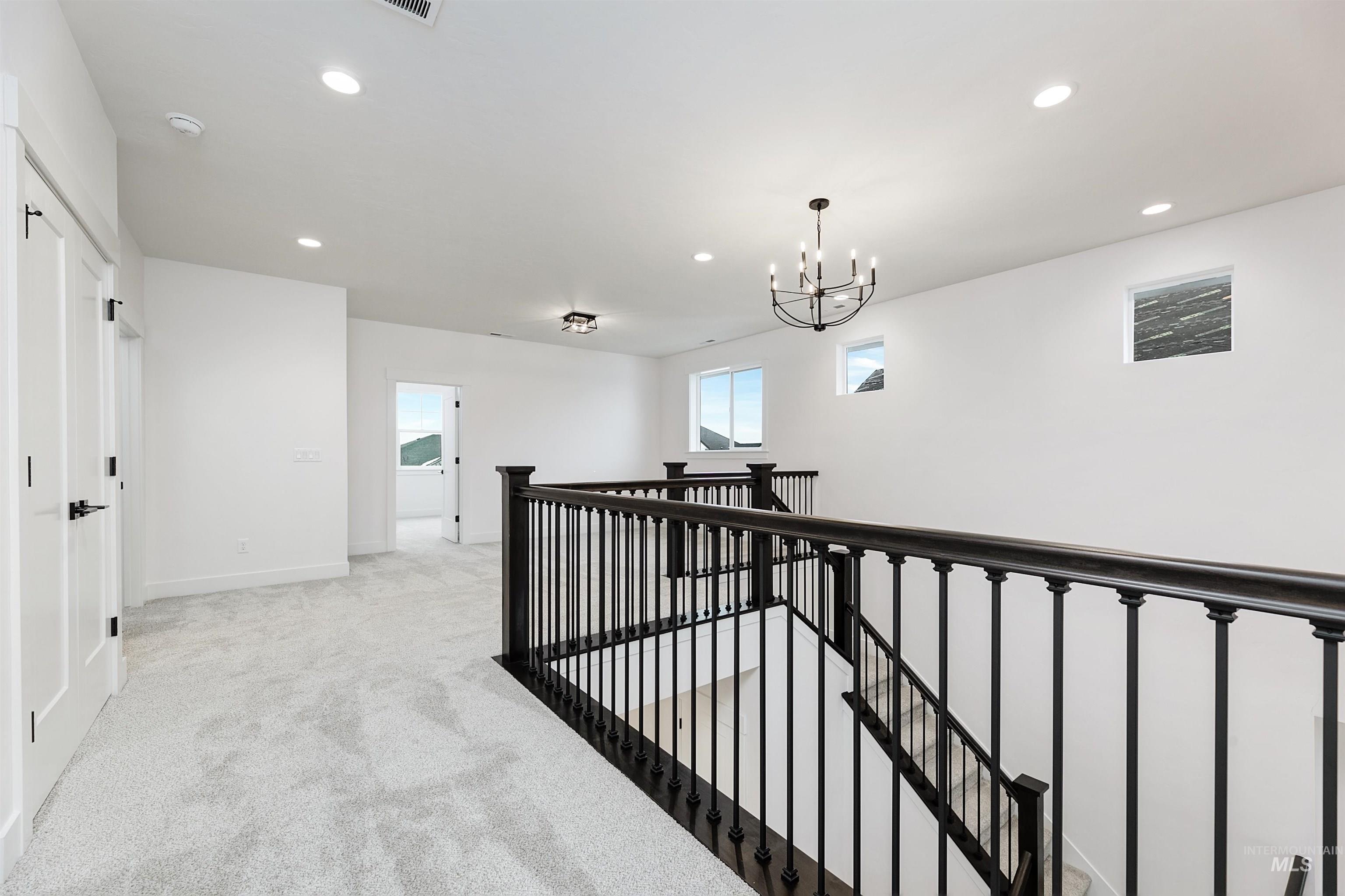 125 S Eagles Roost Way