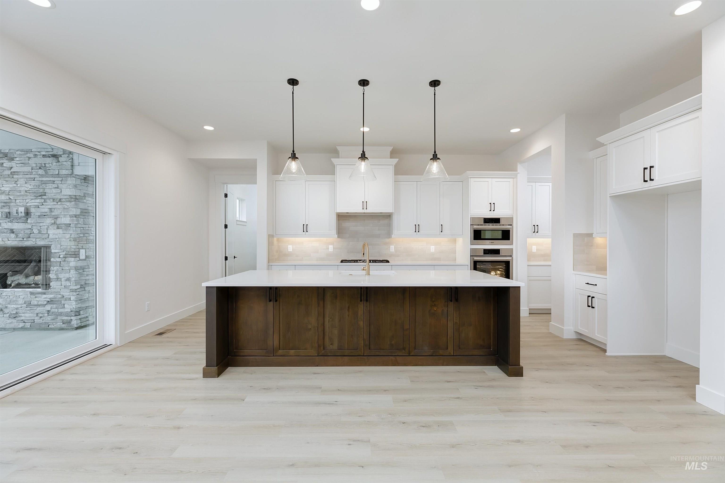 125 S Eagles Roost Way