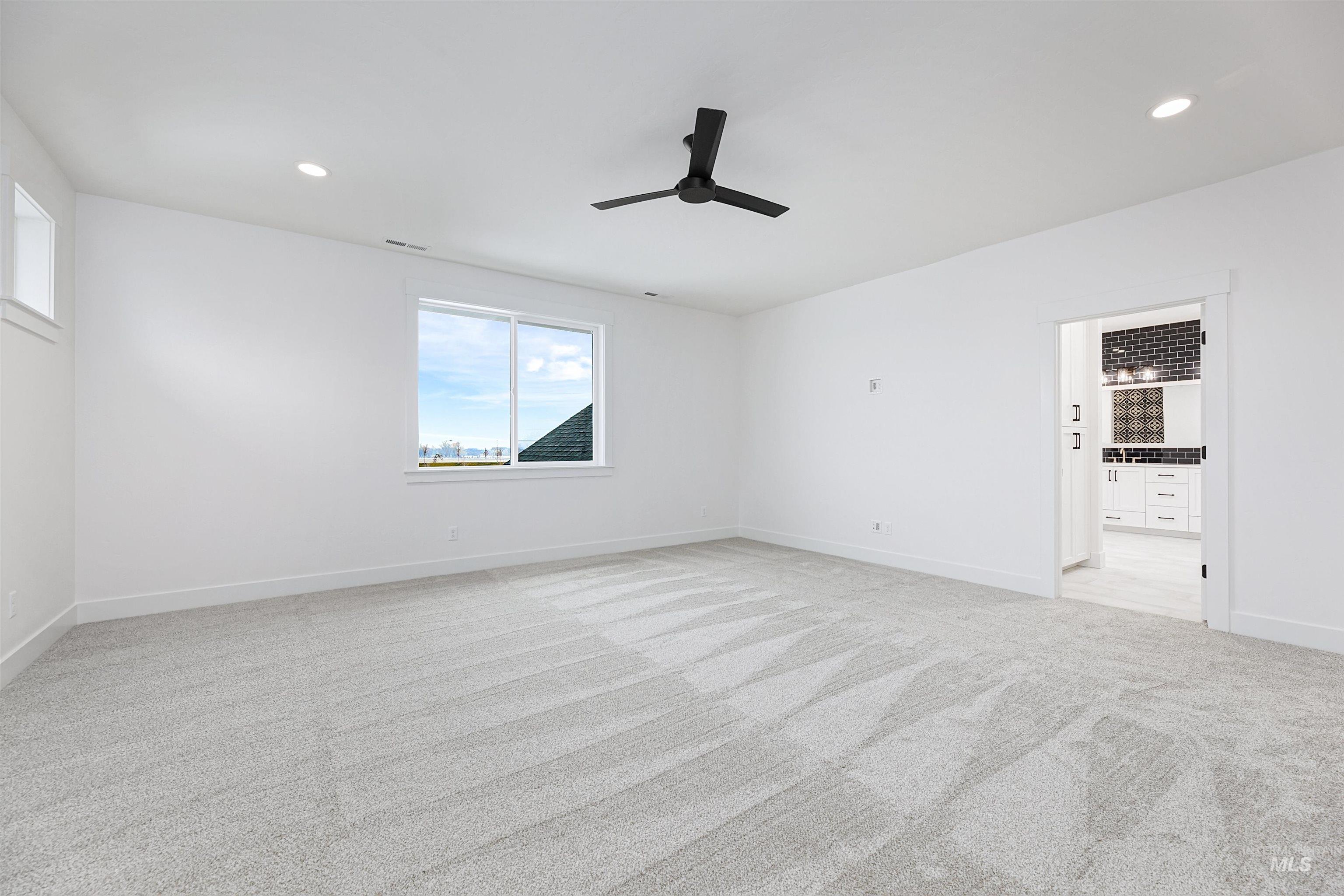 125 S Eagles Roost Way