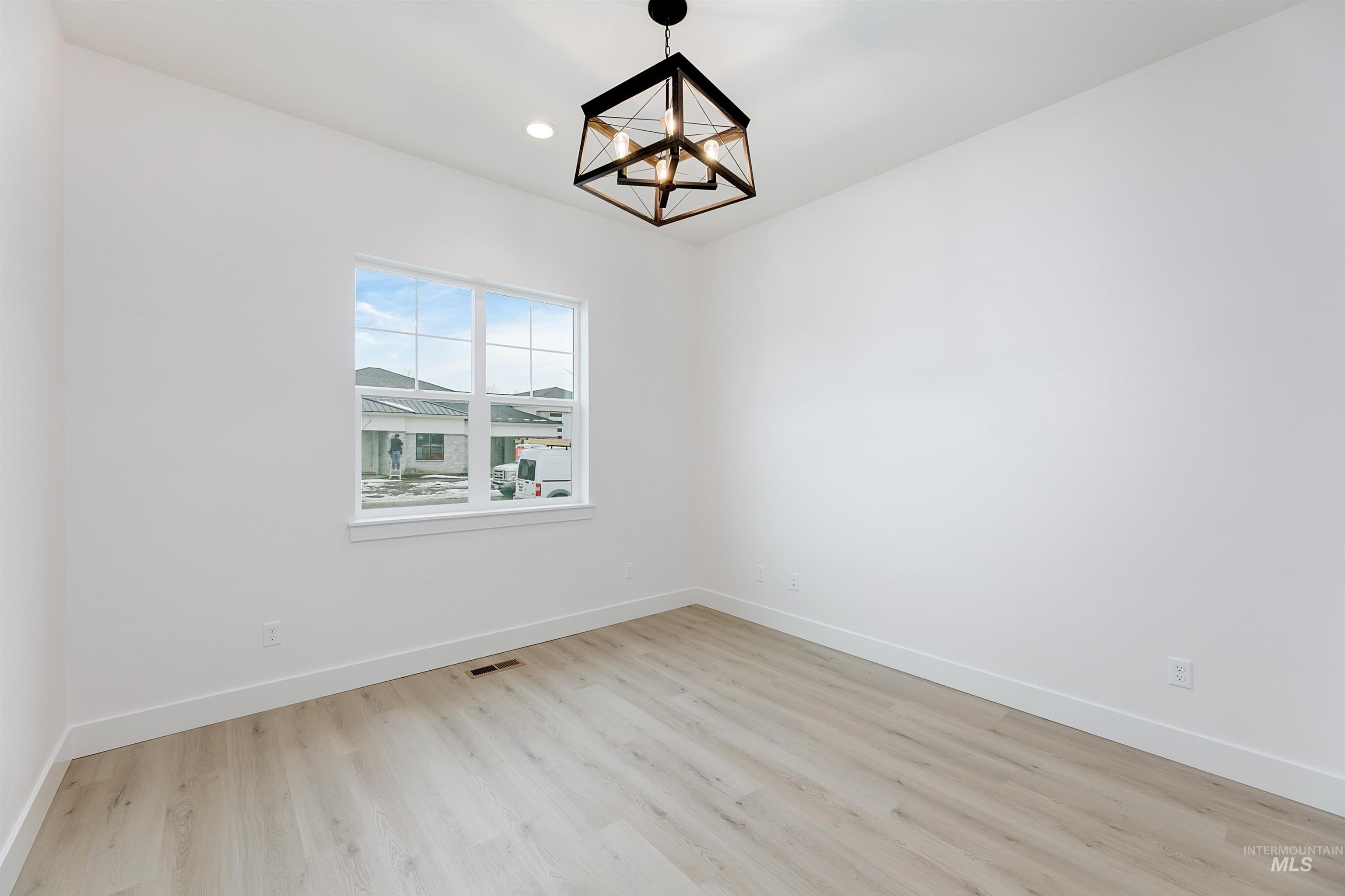 125 S Eagles Roost Way