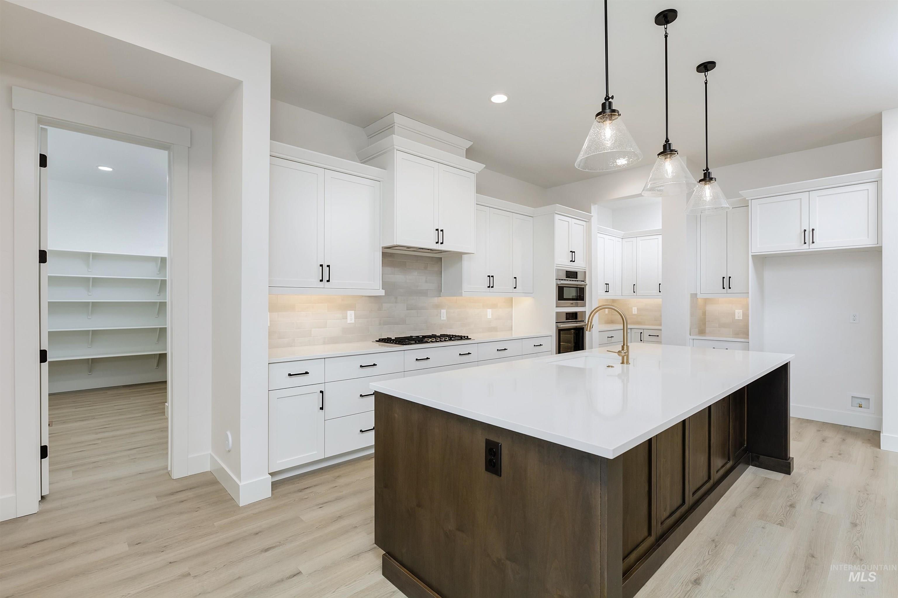 125 S Eagles Roost Way