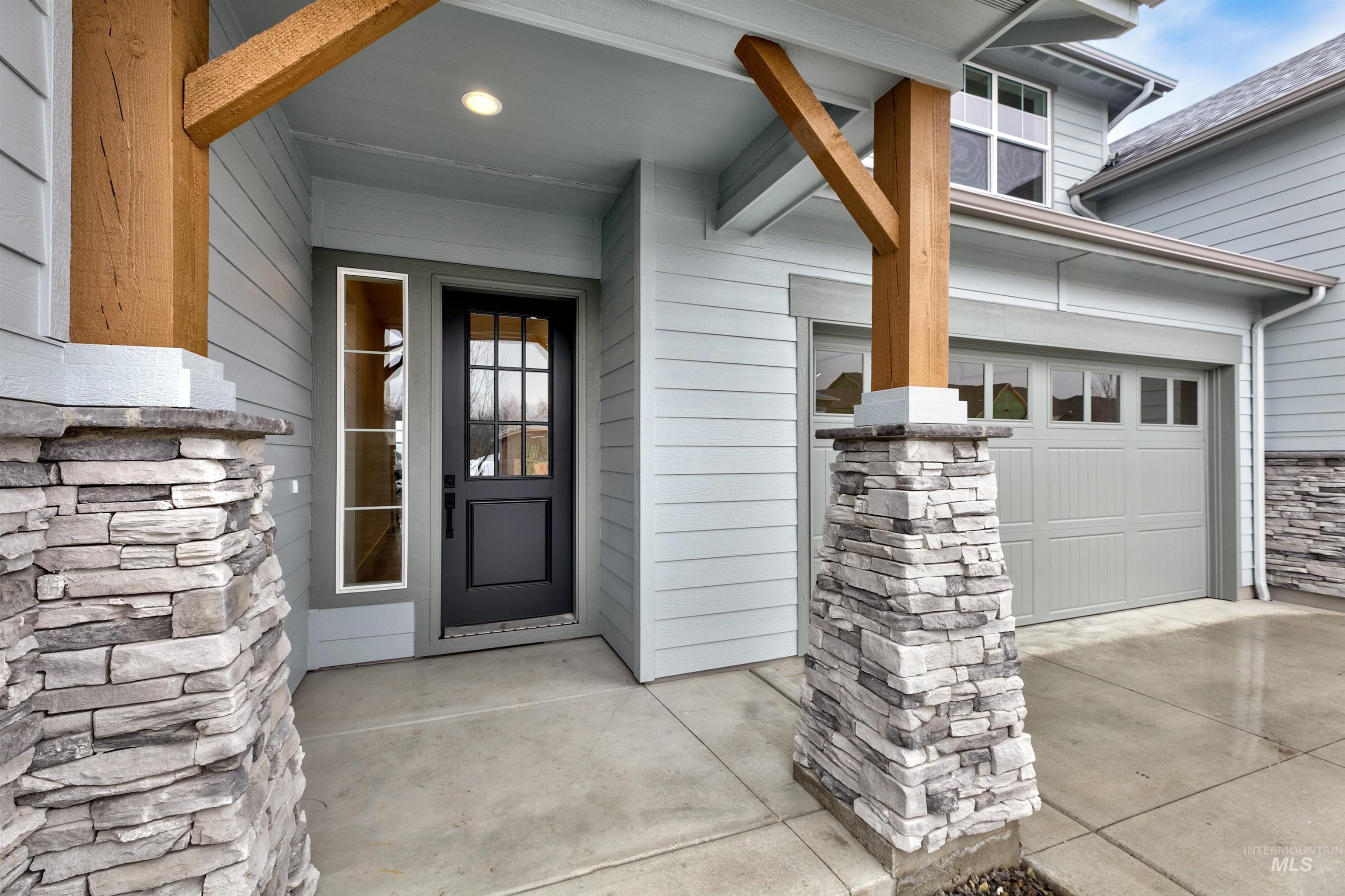 125 S Eagles Roost Way