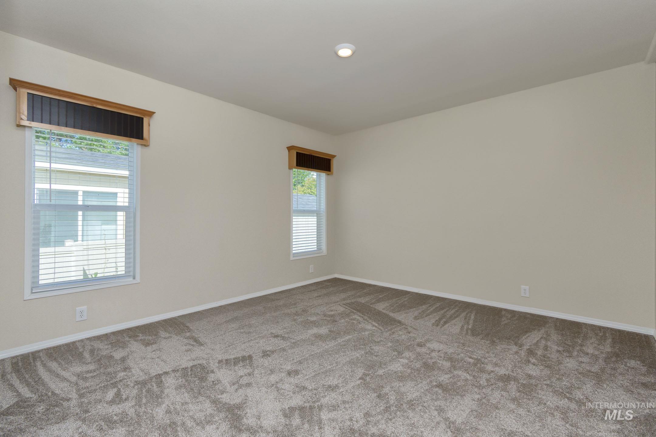 2401 S Owyhee St Unit: 8