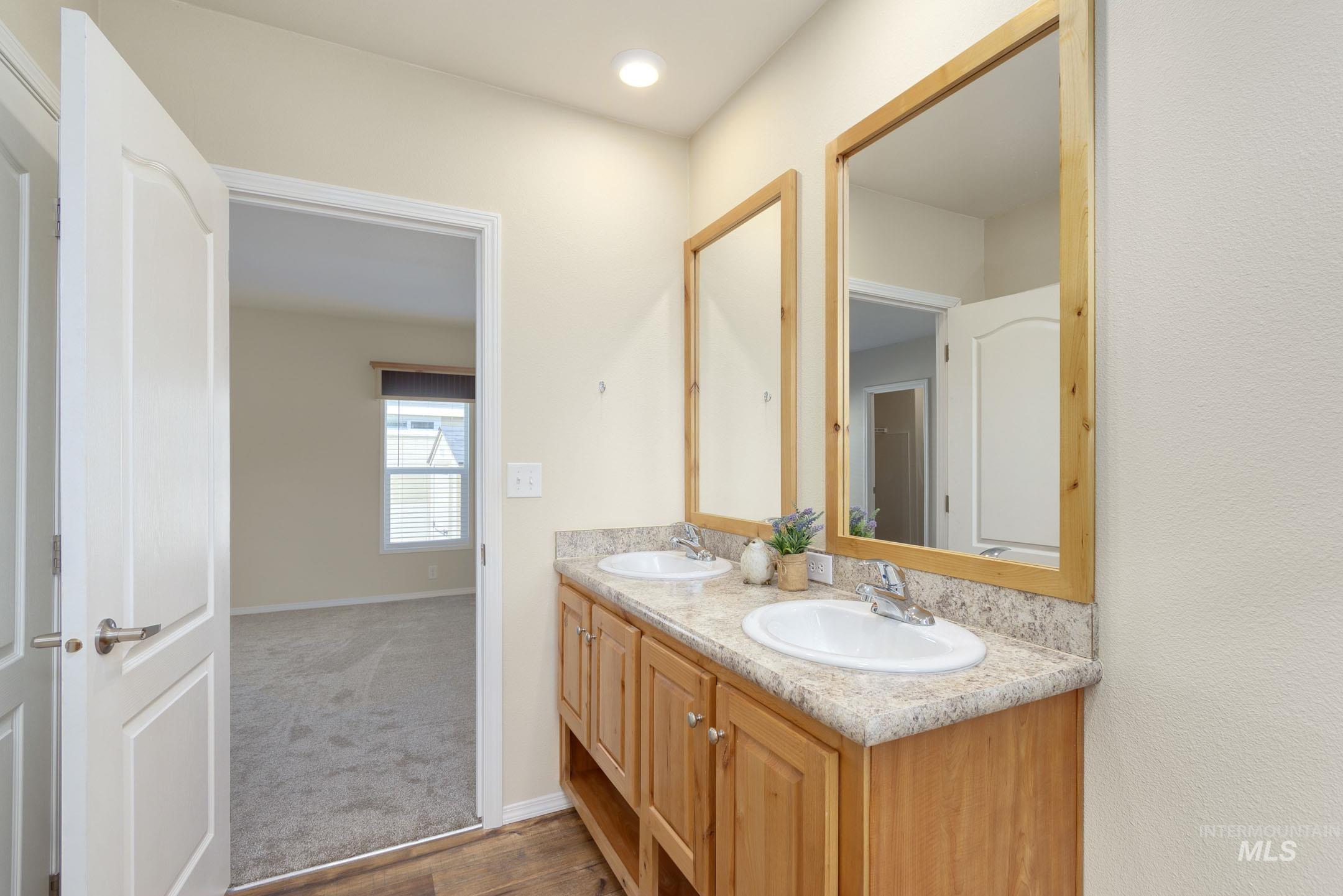 2401 S Owyhee St Unit: 8