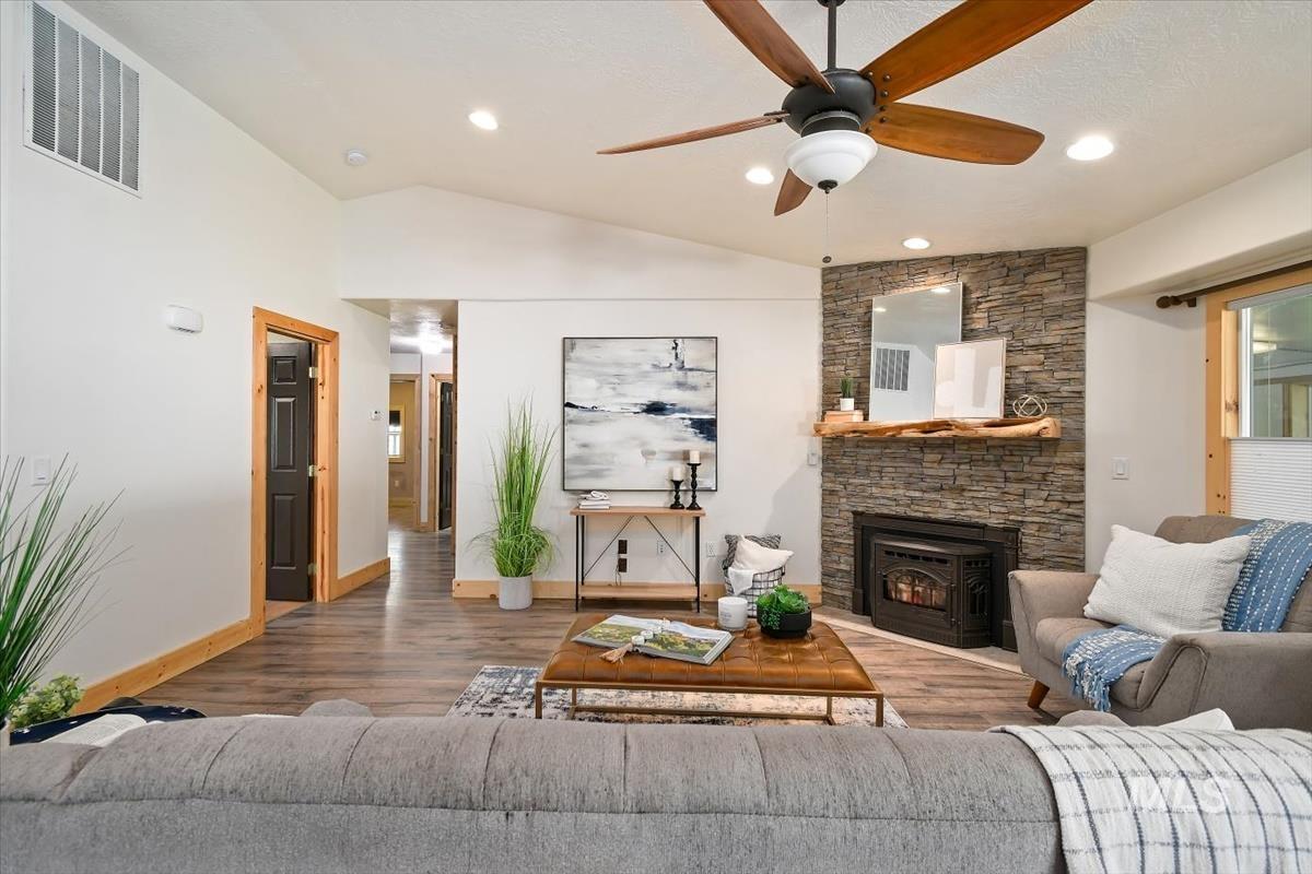 22843 W Buskirk Drive