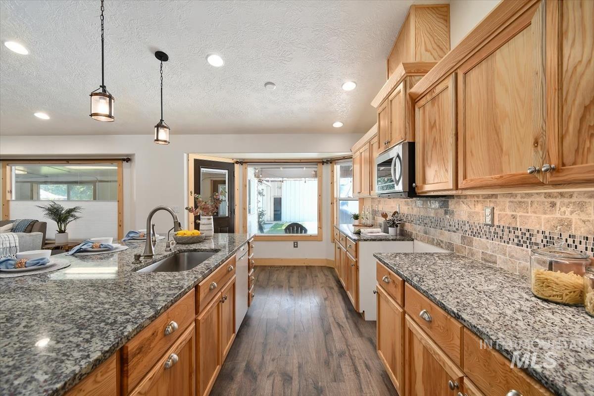 22843 W Buskirk Drive