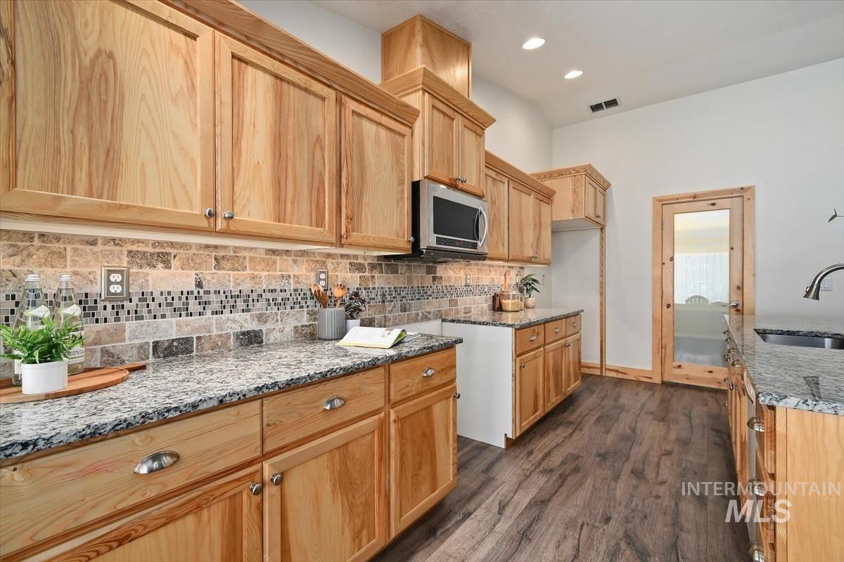 22843 W Buskirk Drive