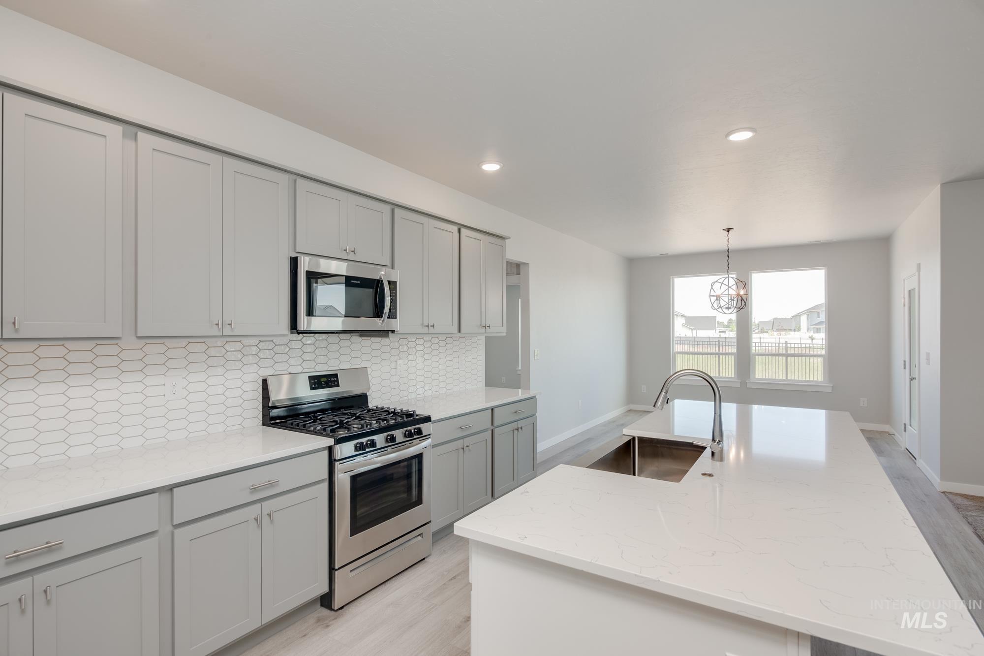 17609 N Hugh Glass Way