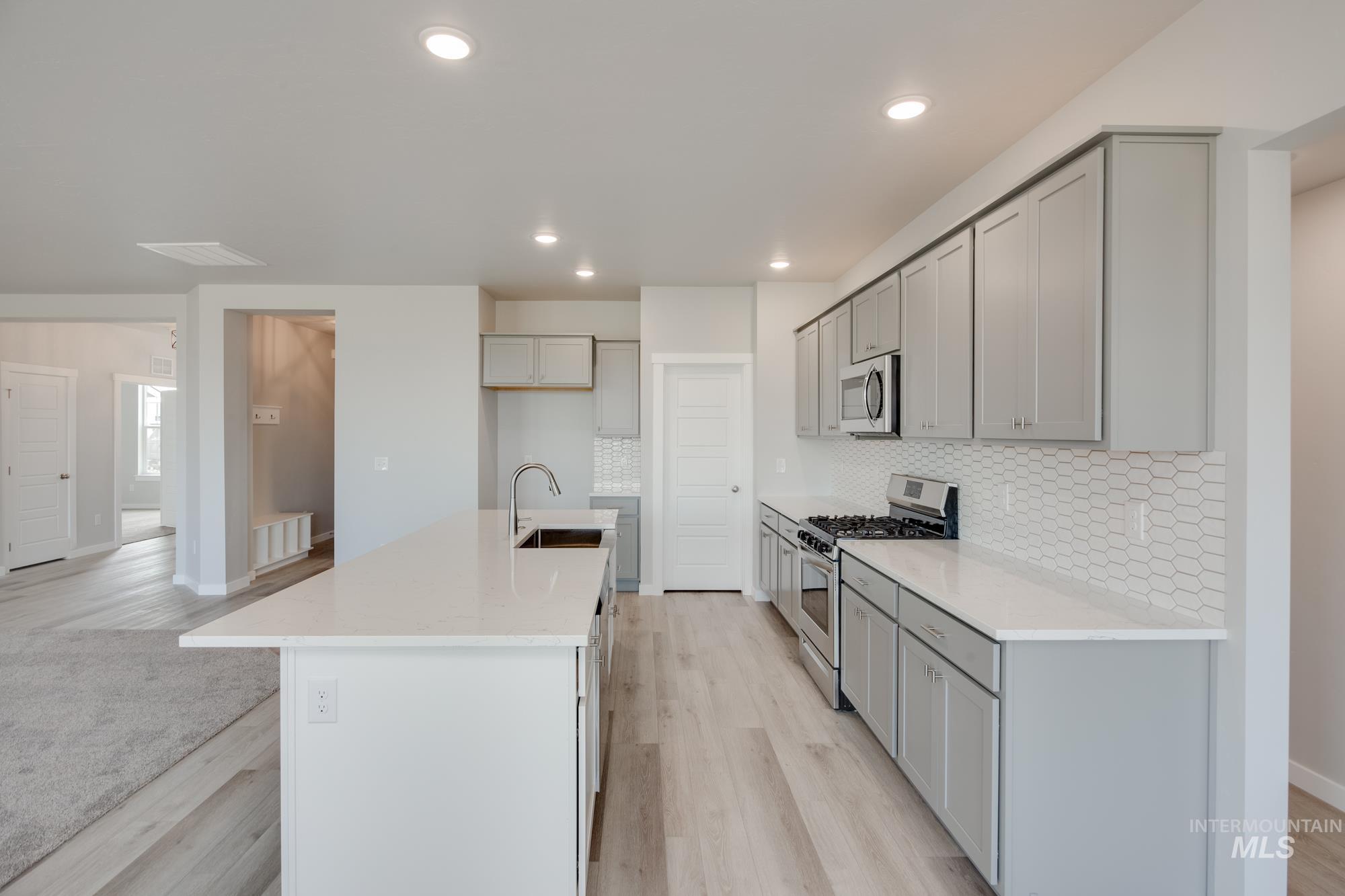 17609 N Hugh Glass Way