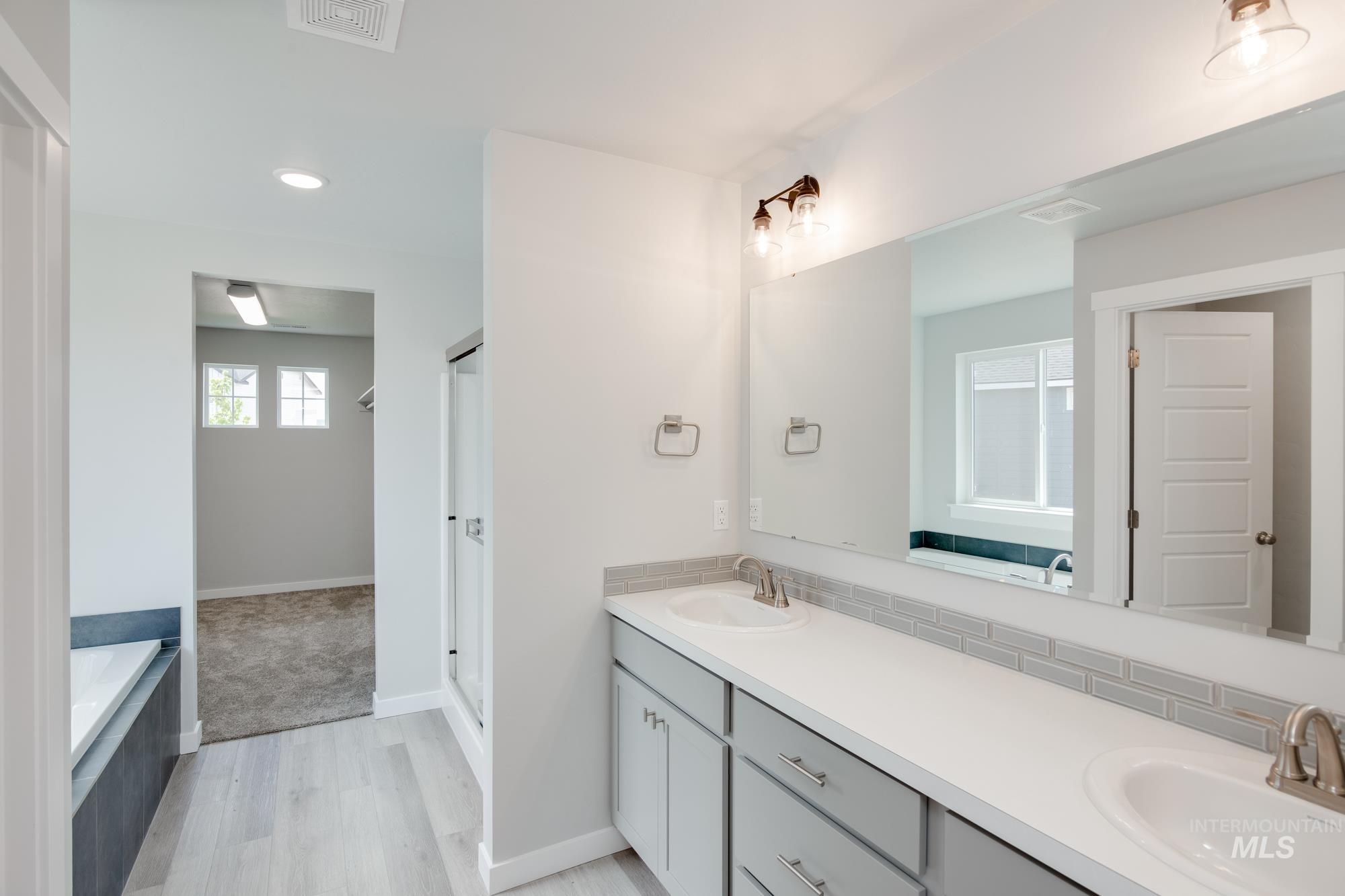 17609 N Hugh Glass Way