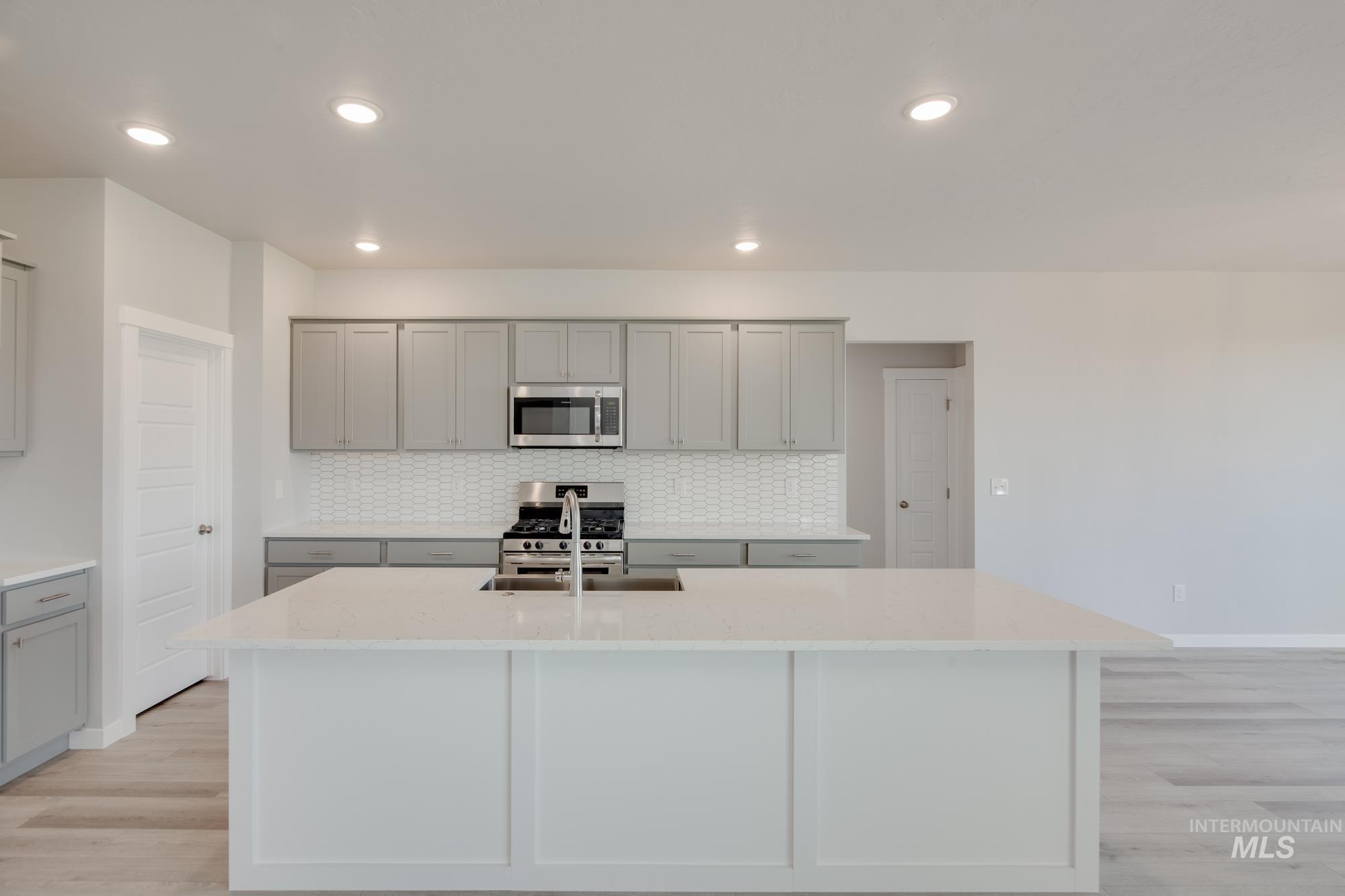 17609 N Hugh Glass Way