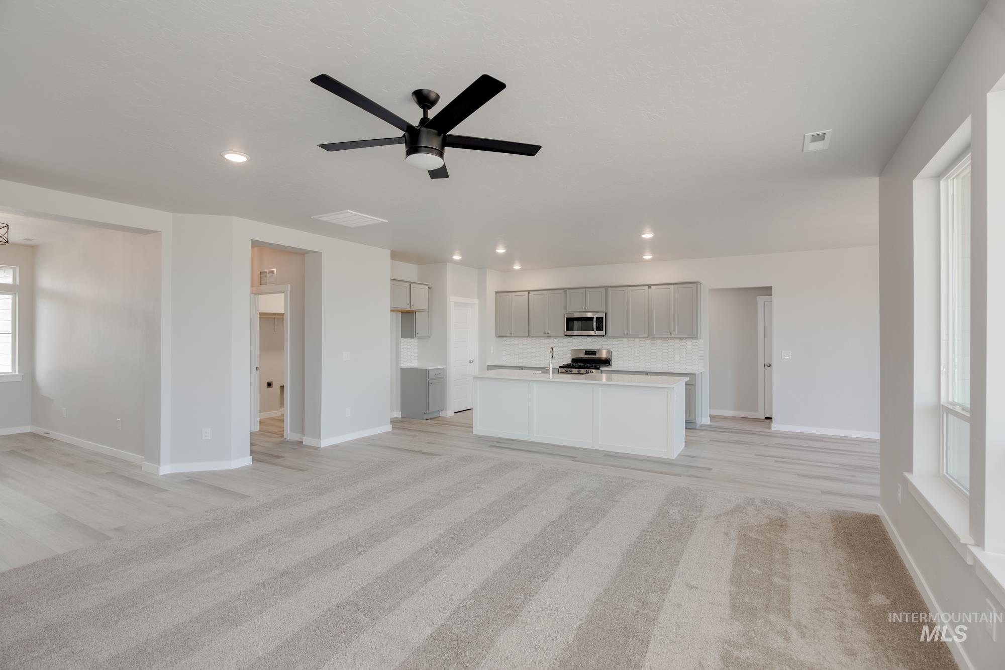 17609 N Hugh Glass Way