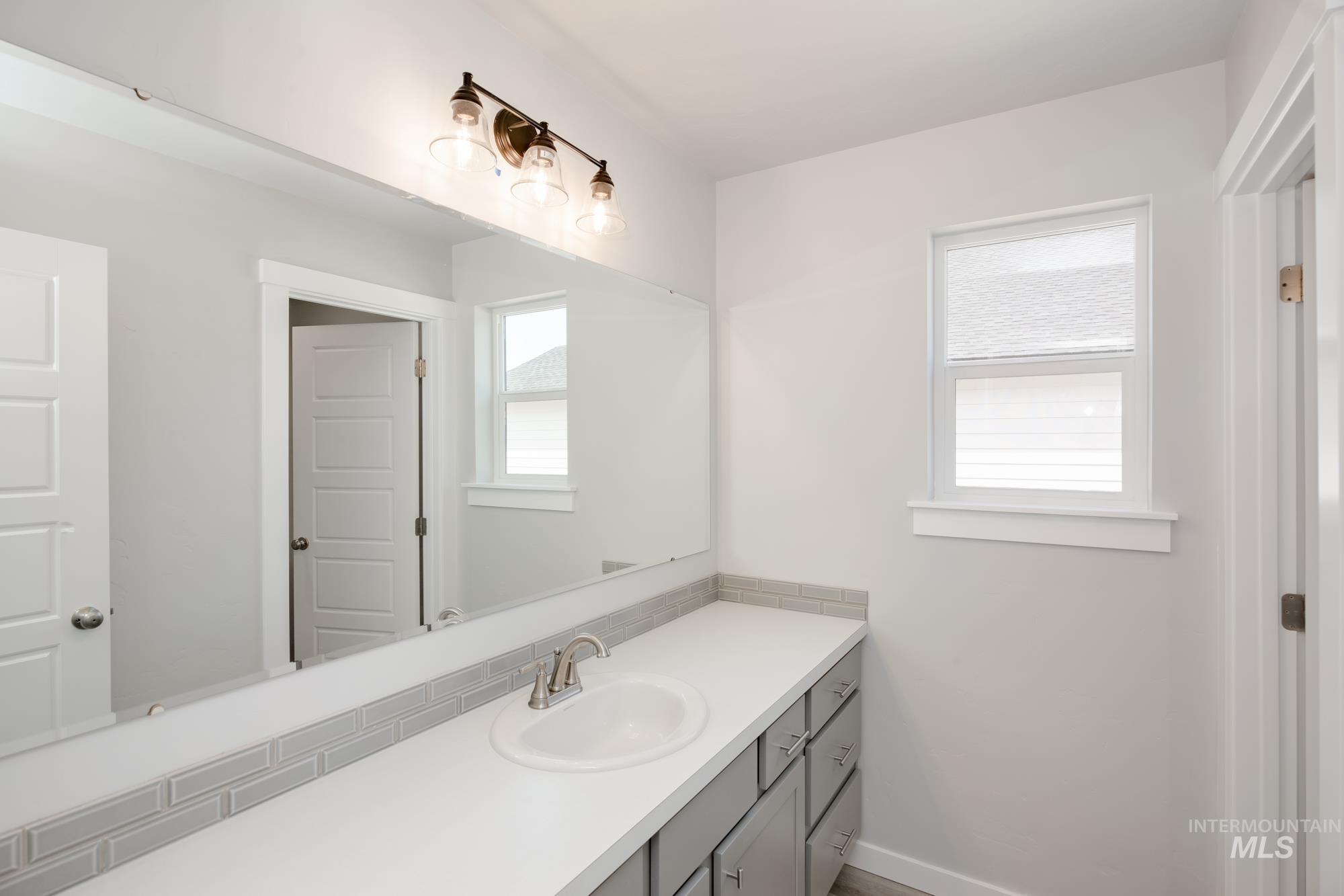 17609 N Hugh Glass Way