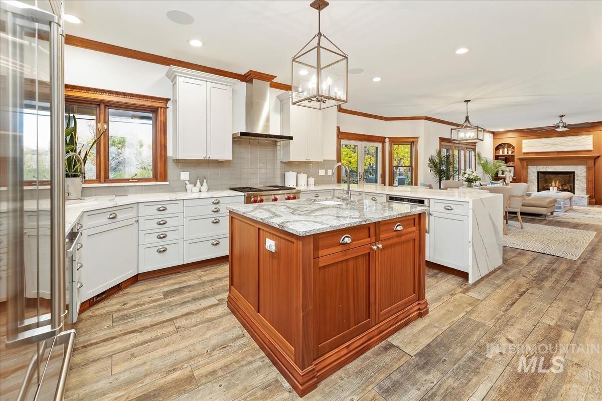 5170 N Lakemont