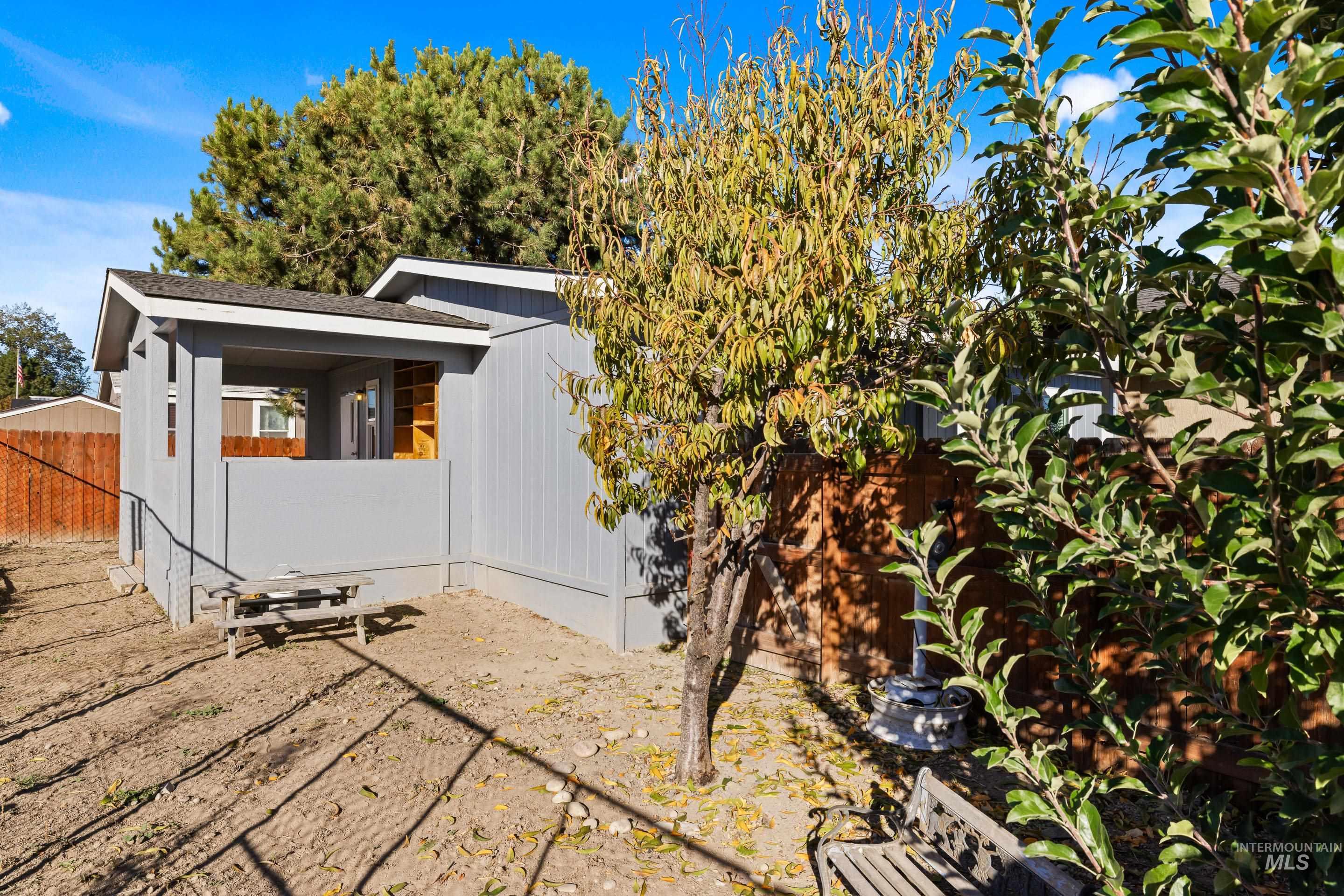 5015 E Ustick Rd Trlr 4