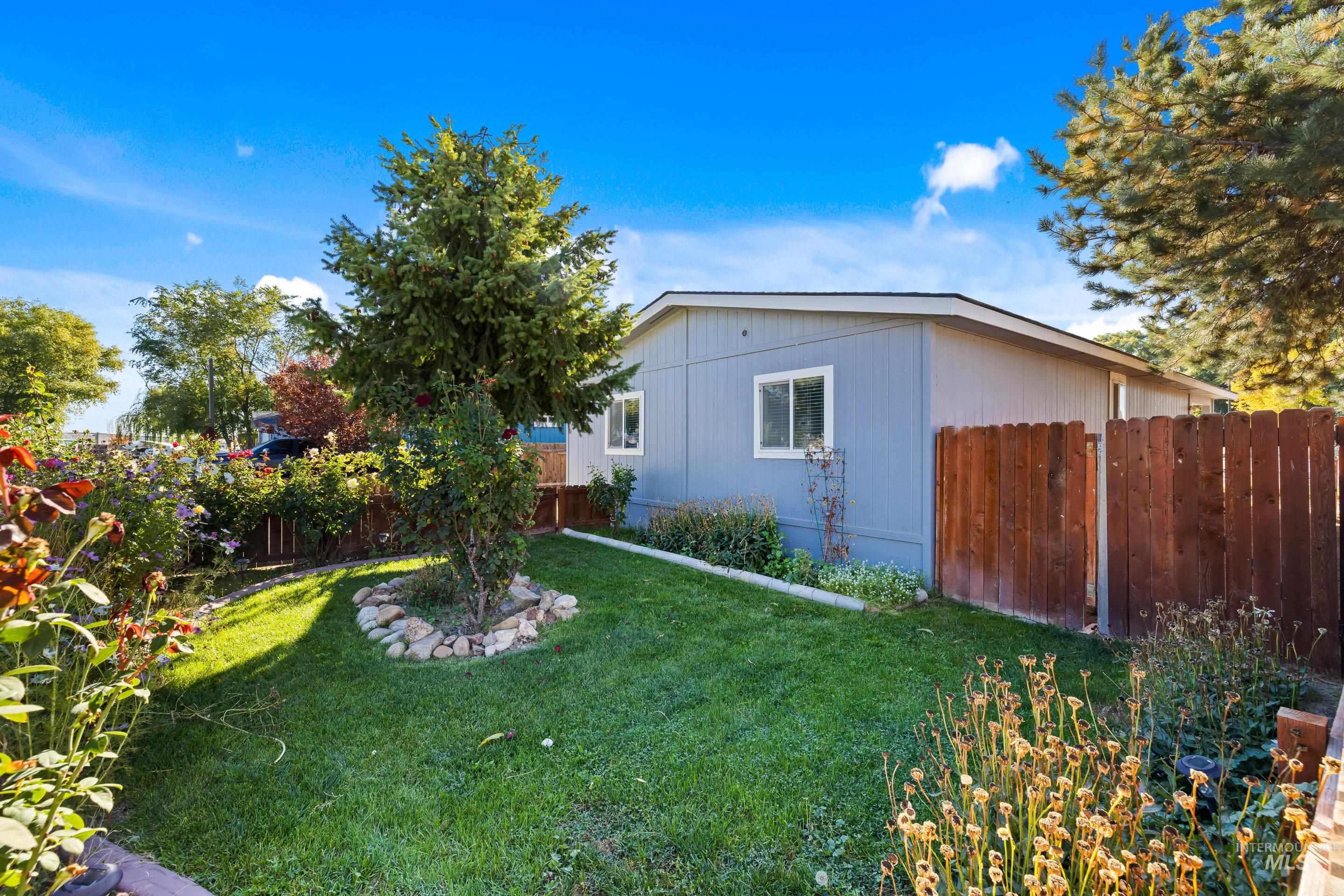 5015 E Ustick Rd Trlr 4