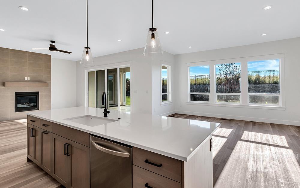 215 S Antelope Flat Ave