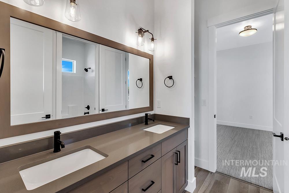 215 S Antelope Flat Ave