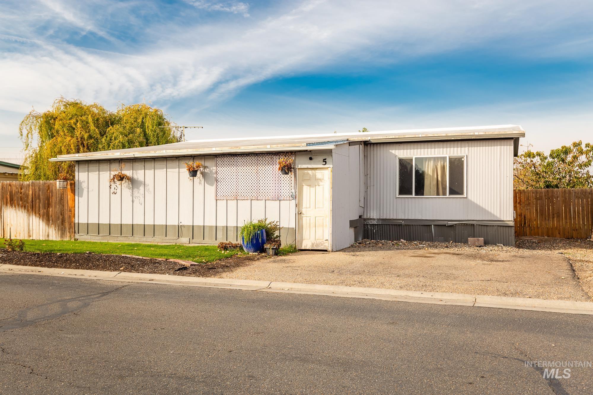 5001 E. Ustick Rd. Unit: Trlr #5