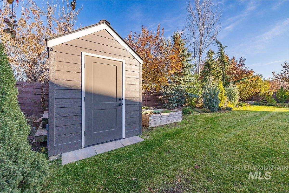 7088 N Agrarian Ave
