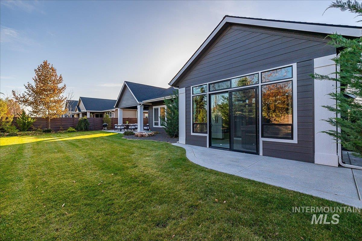 7088 N Agrarian Ave