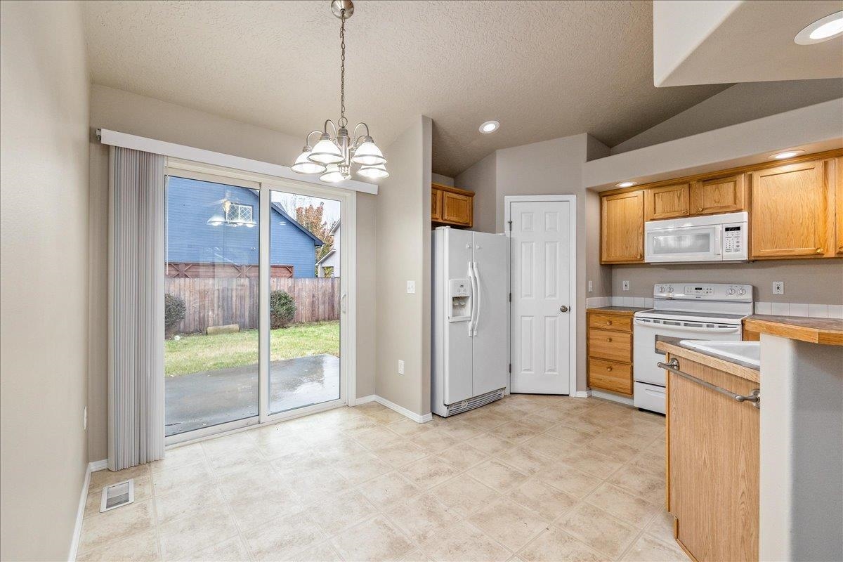 5976 S Santa Cruz Ave