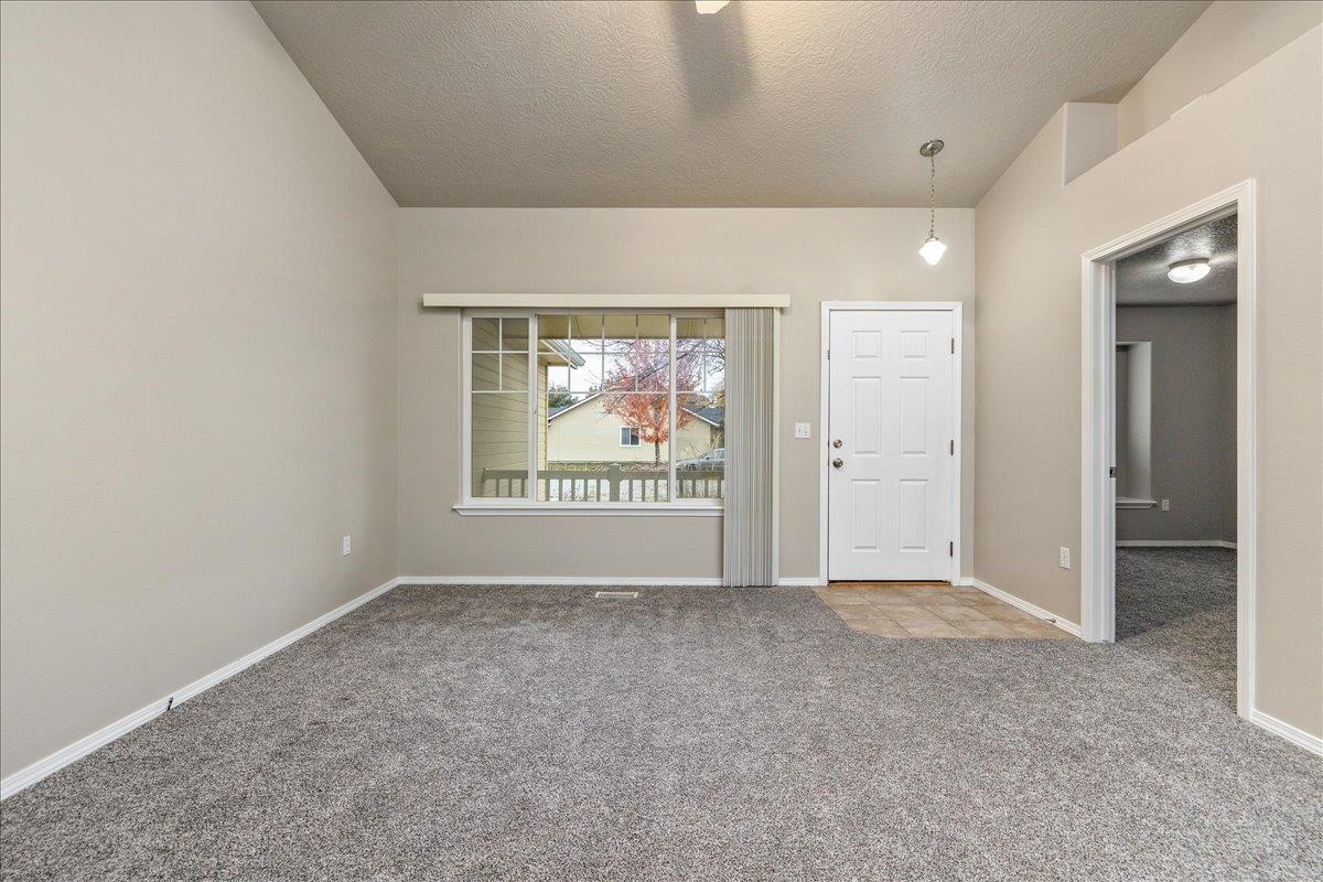 5976 S Santa Cruz Ave