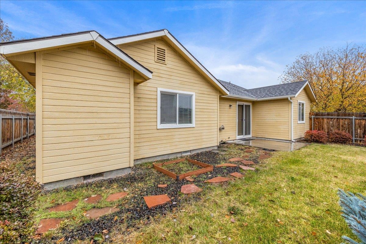 5976 S Santa Cruz Ave