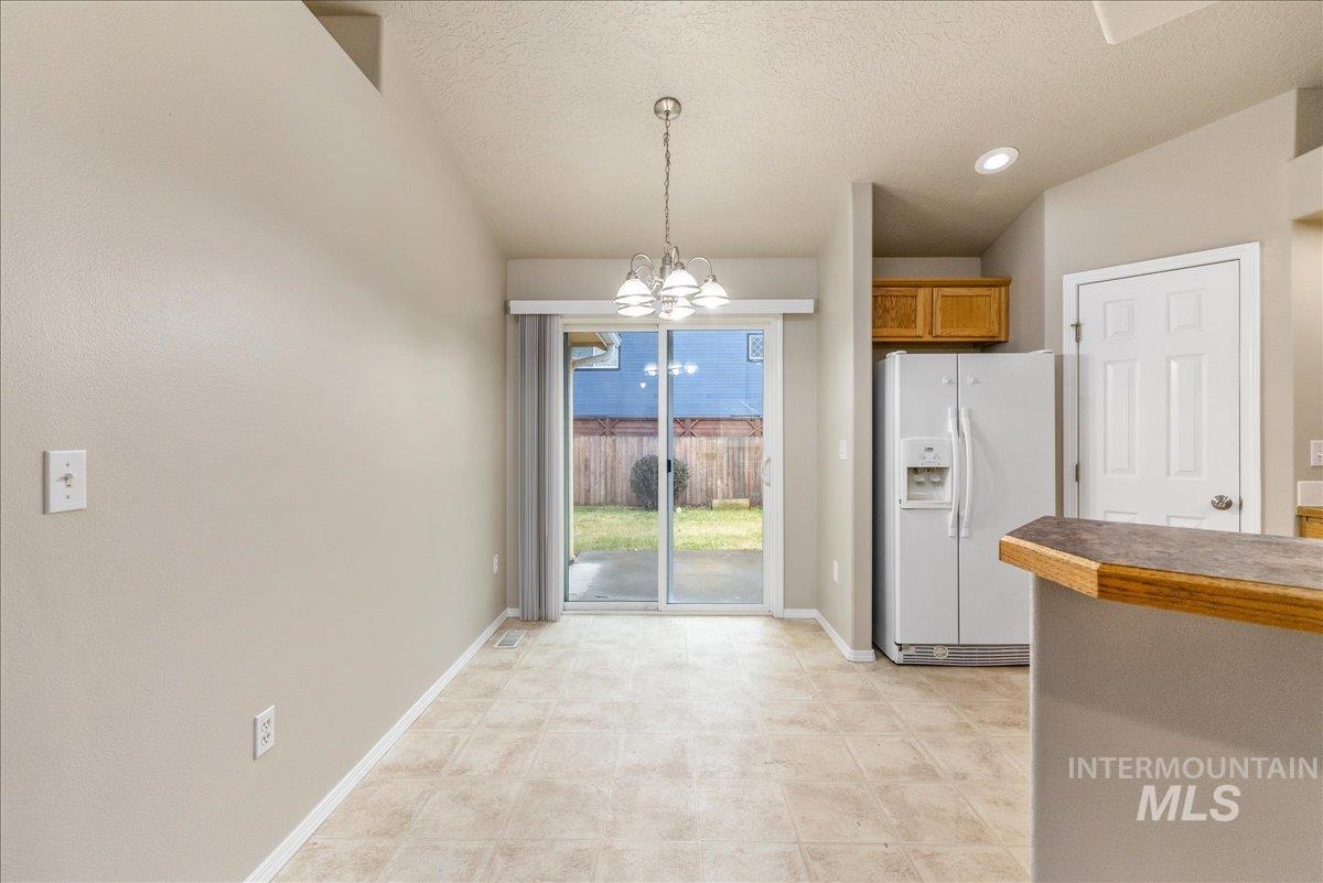 5976 S Santa Cruz Ave