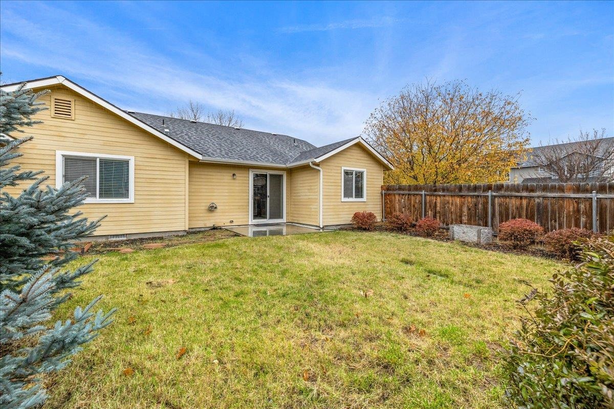 5976 S Santa Cruz Ave