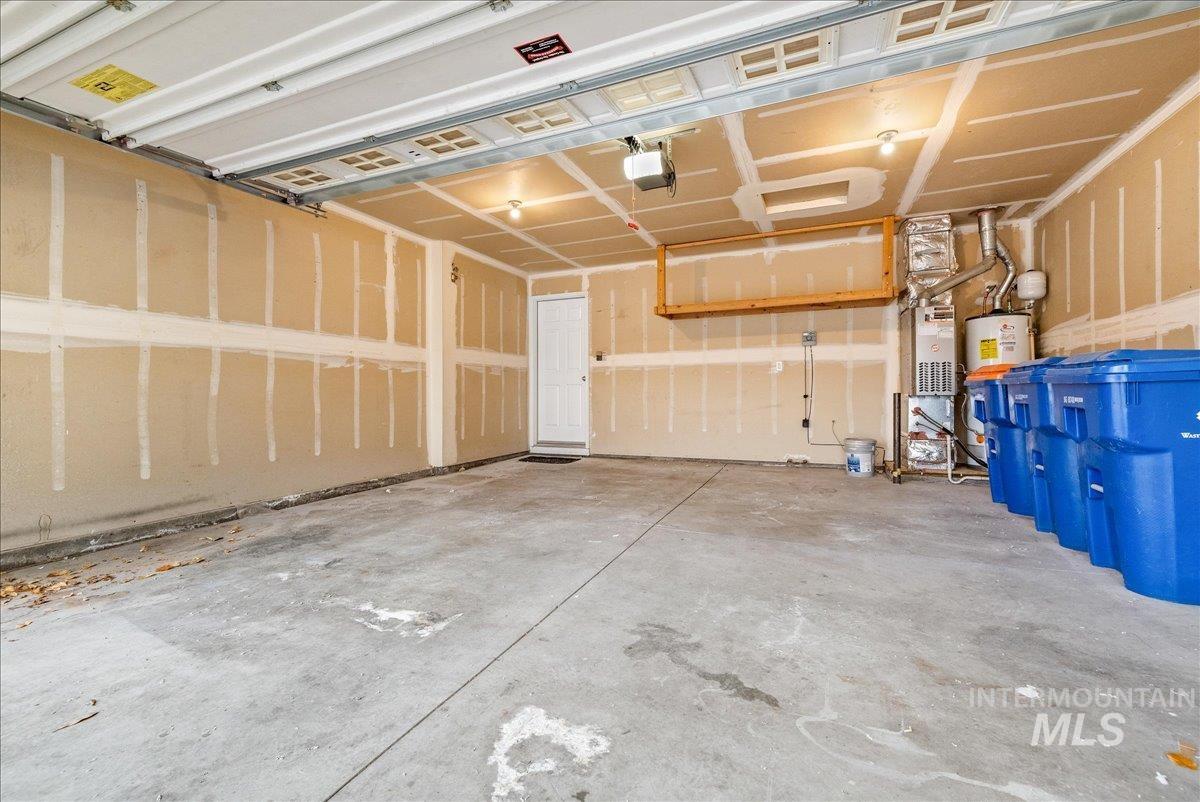 5976 S Santa Cruz Ave