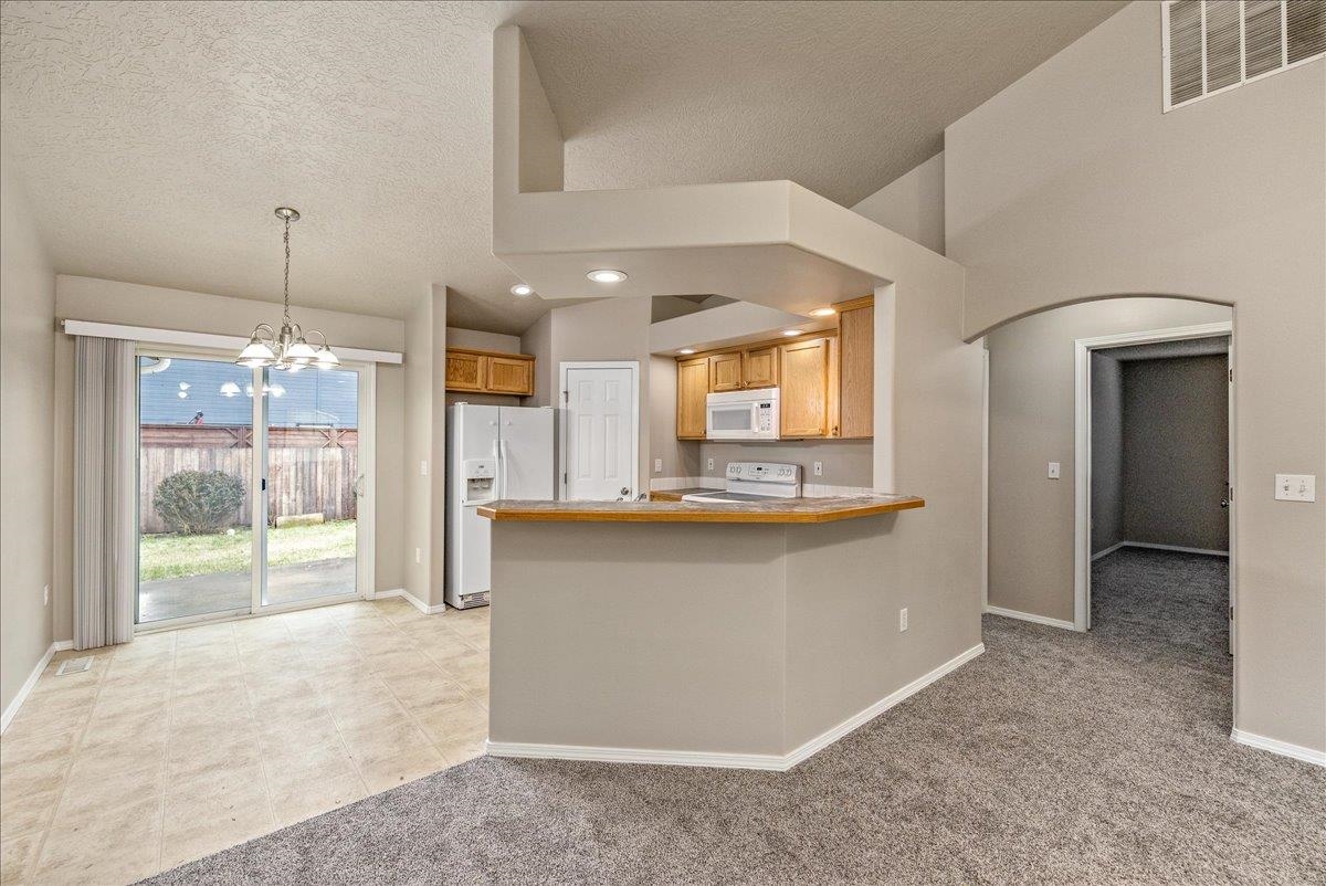 5976 S Santa Cruz Ave