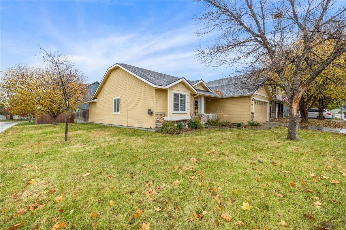 5976 S Santa Cruz Ave