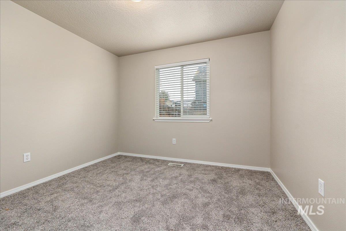 5976 S Santa Cruz Ave