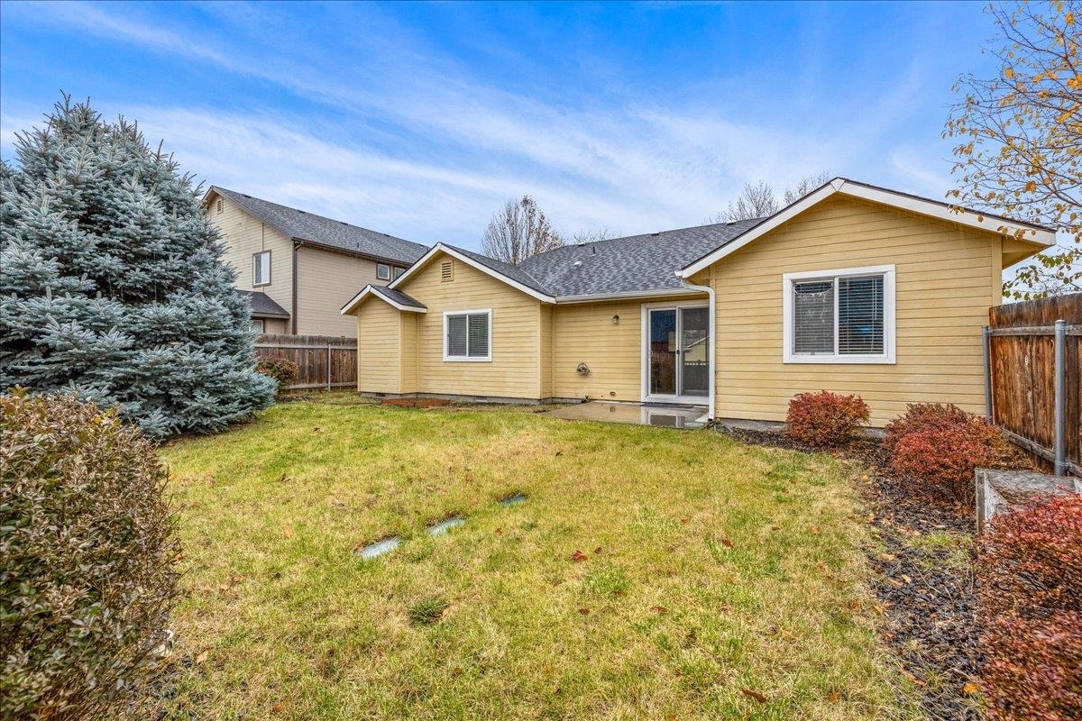 5976 S Santa Cruz Ave