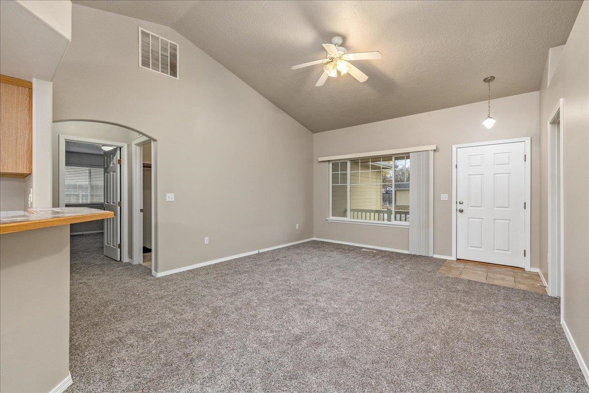 5976 S Santa Cruz Ave