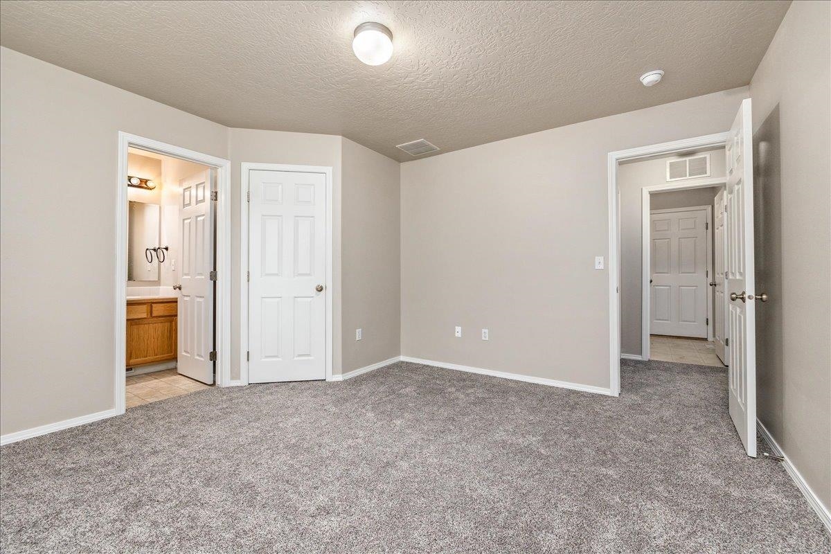 5976 S Santa Cruz Ave