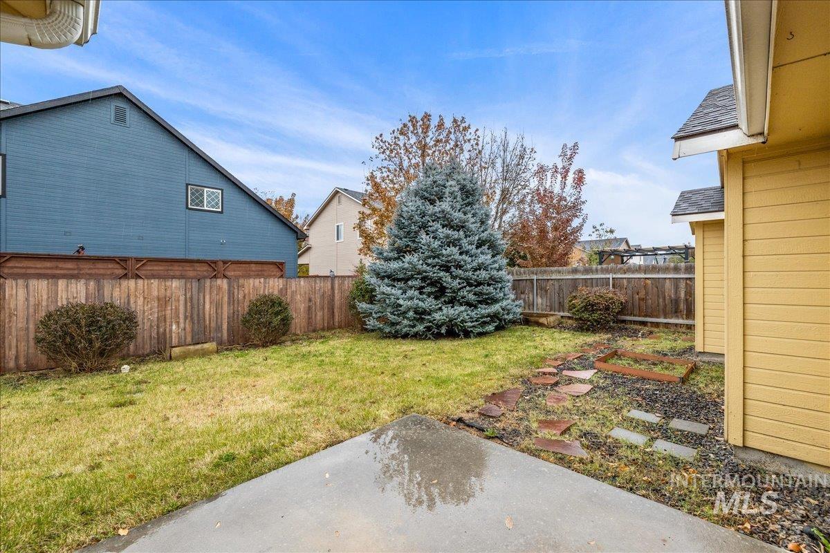 5976 S Santa Cruz Ave