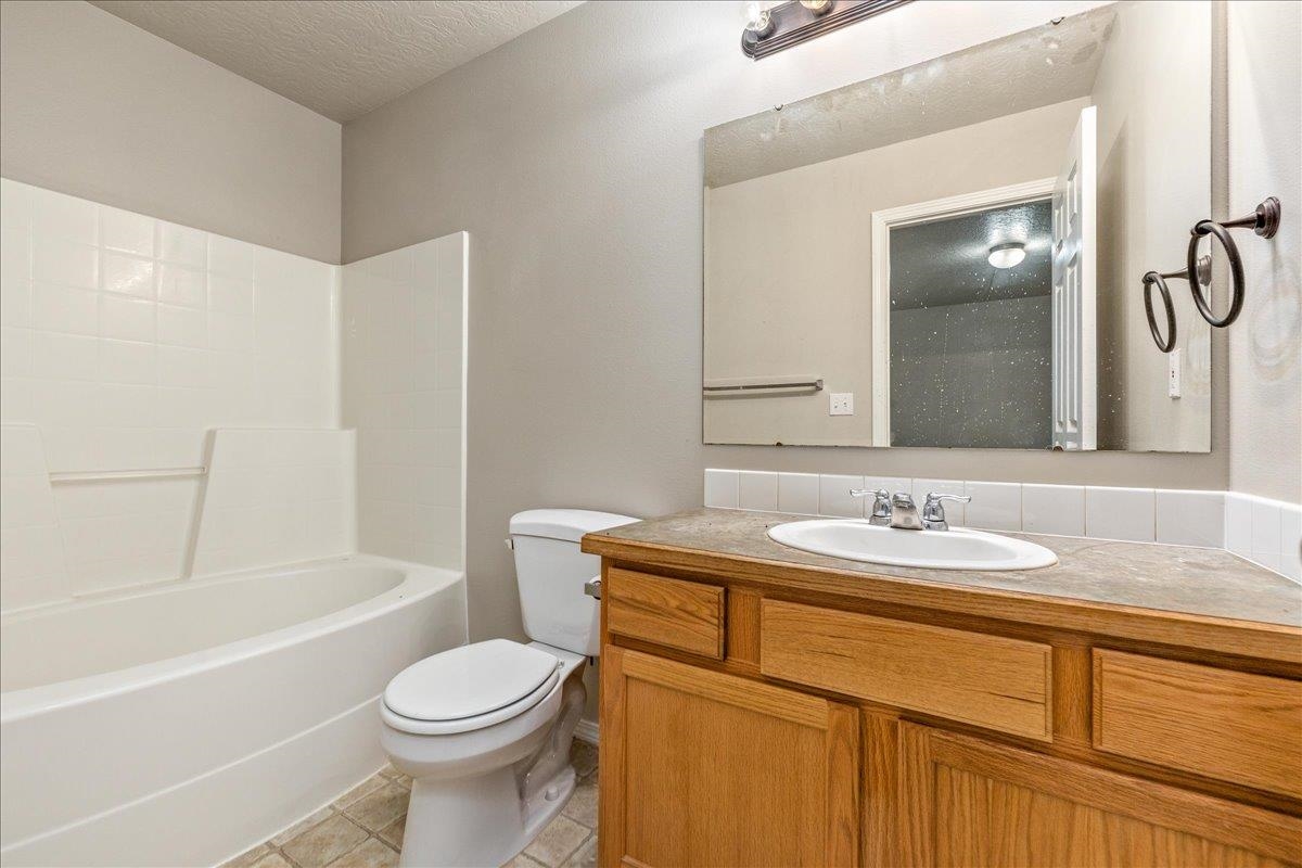 5976 S Santa Cruz Ave