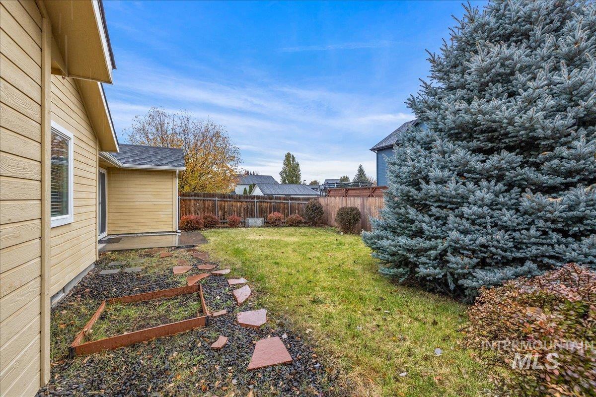 5976 S Santa Cruz Ave