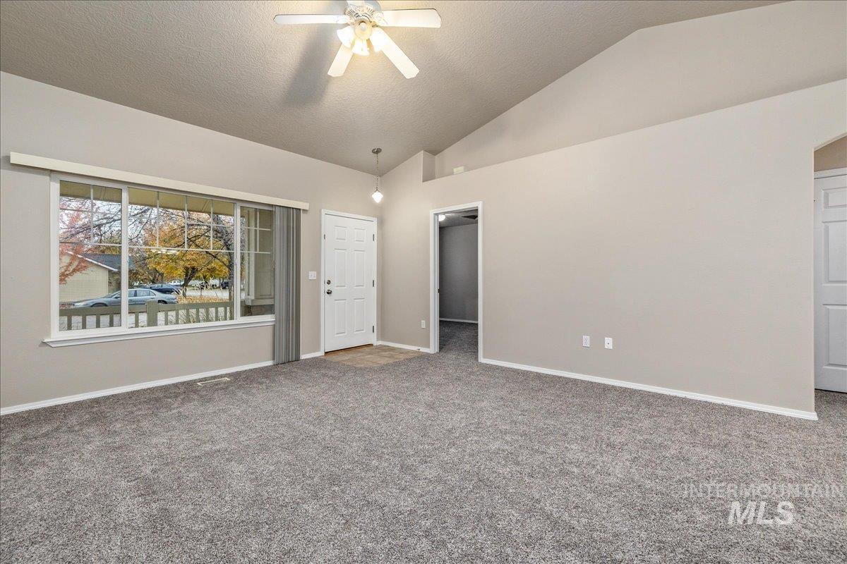 5976 S Santa Cruz Ave