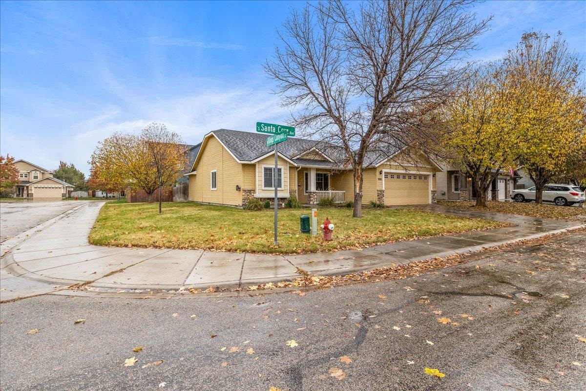 5976 S Santa Cruz Ave