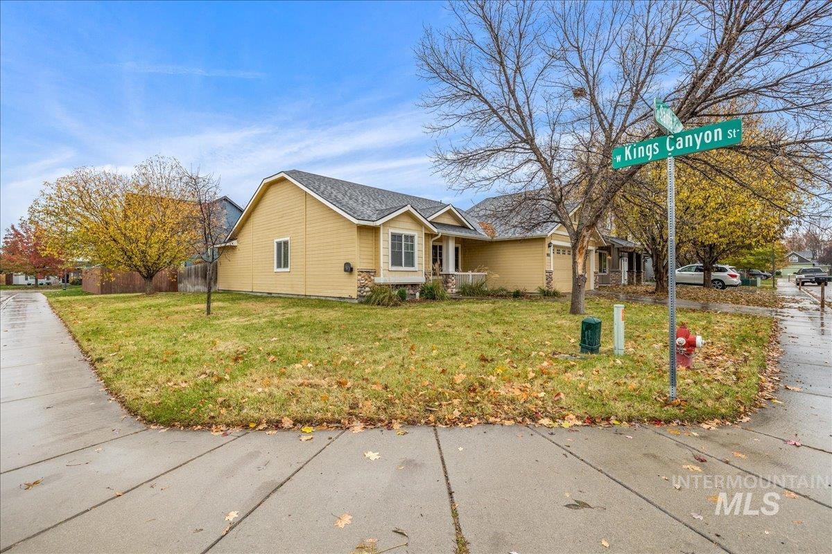 5976 S Santa Cruz Ave