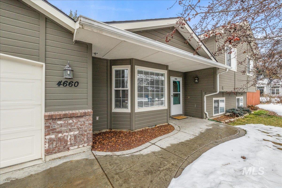 4660 N Joann Pl