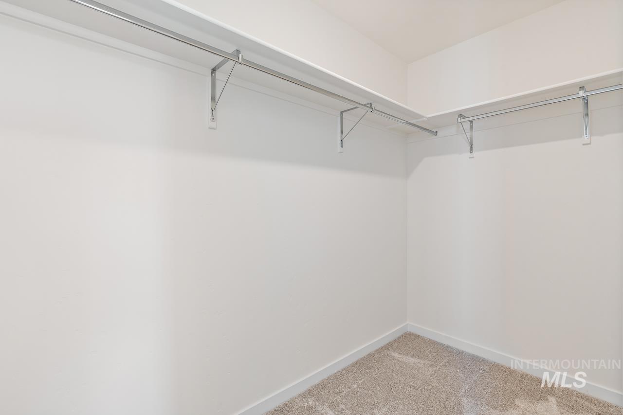 1423 Stirling Meadow St