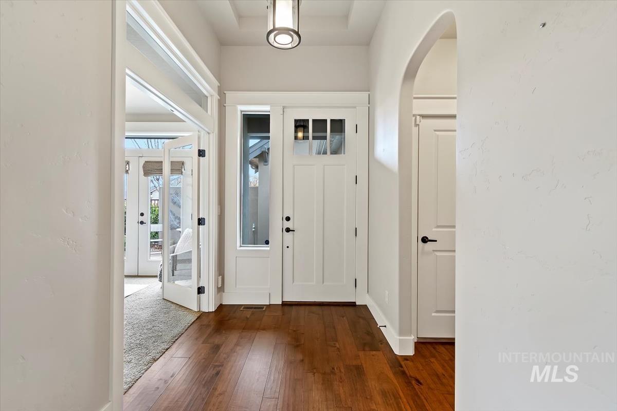 3365 S Island Fox Avenue