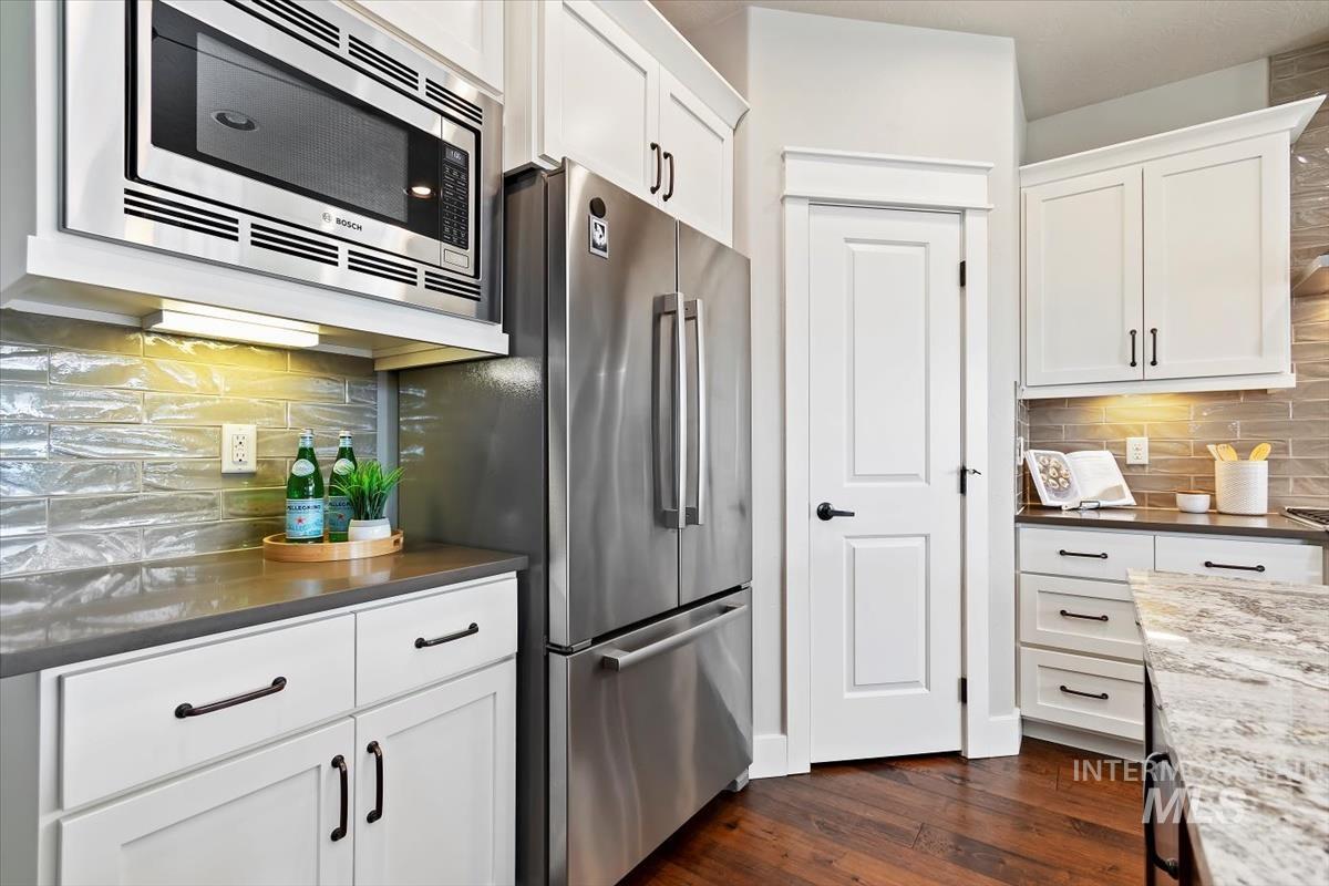 3365 S Island Fox Avenue