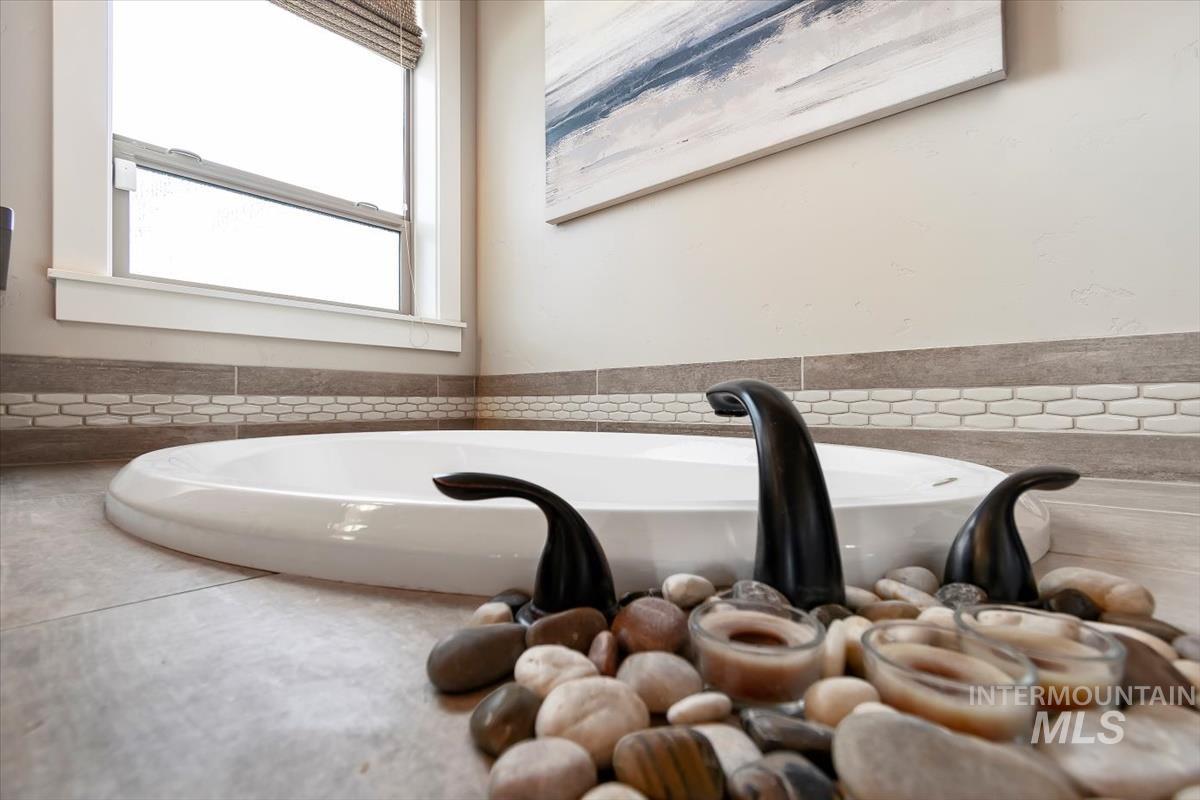 3365 S Island Fox Avenue